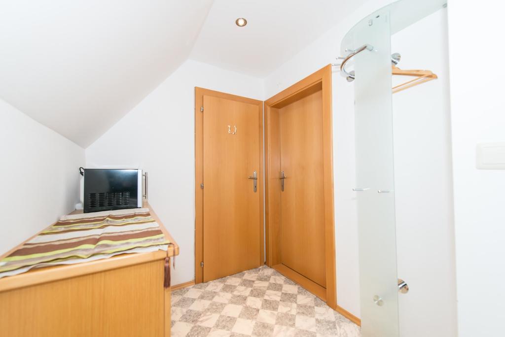 Fewo Steiner Apartment Tropolach Bilik gambar