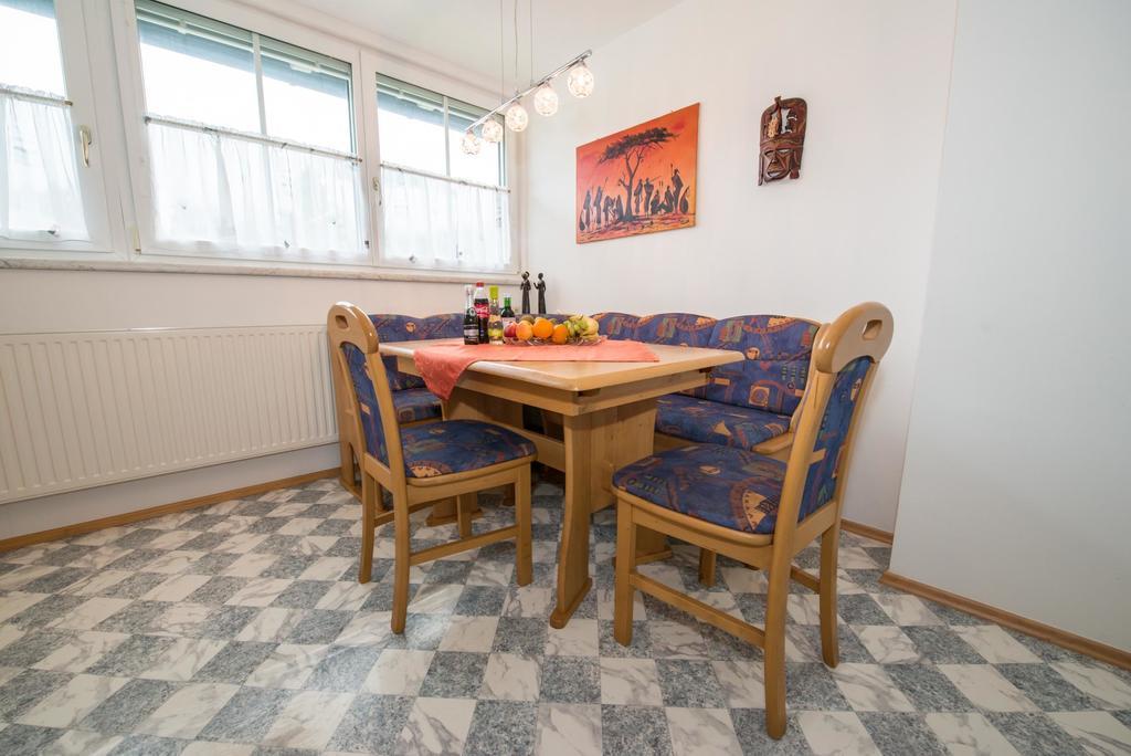 Fewo Steiner Apartment Tropolach Bilik gambar